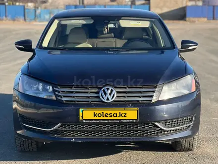 Volkswagen Passat 2012 года за 3 500 000 тг. в Атырау – фото 4