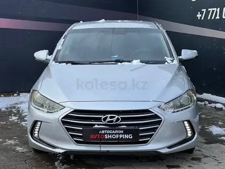 Hyundai Elantra 2017 года за 7 890 000 тг. в Актобе – фото 2