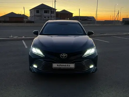 Toyota Camry 2018 года за 16 500 000 тг. в Атырау – фото 6