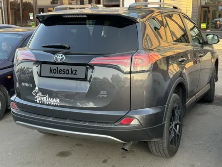 Toyota RAV4 2017 года за 13 650 000 тг. в Алматы – фото 3