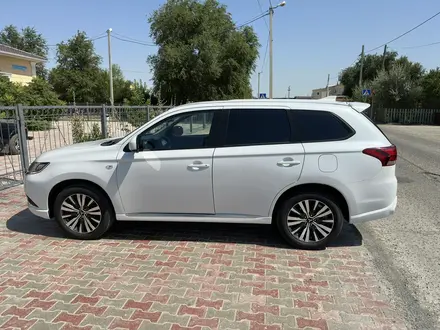 Mitsubishi Outlander 2022 года за 12 200 000 тг. в Атырау – фото 3