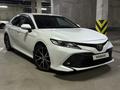 Toyota Camry 2019 года за 11 300 000 тг. в Алматы