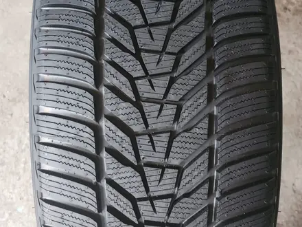 245/40R19 Hankook Winter i* cept evo3 W330 98V Зимний за 70 000 тг. в Алматы