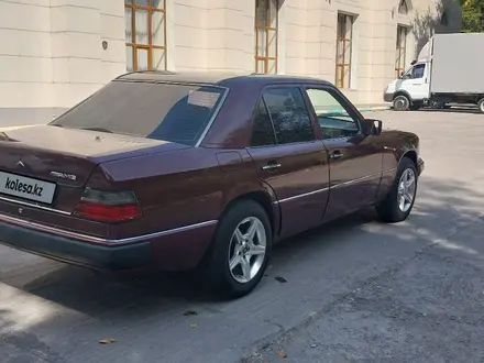 Mercedes-Benz E 200 1991 года за 1 350 000 тг. в Шымкент – фото 18