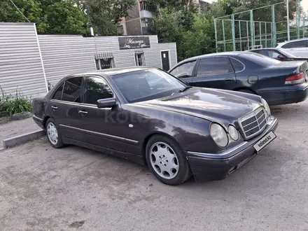 Mercedes-Benz E 280 1995 года за 2 000 000 тг. в Караганда