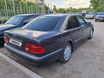 Mercedes-Benz E 280 1995 года за 2 000 000 тг. в Караганда – фото 4