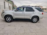 Toyota Fortuner 2006 года за 7 500 000 тг. в Жанаозен – фото 2