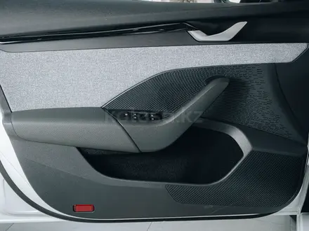 Skoda Octavia Essence 2026 года за 15 990 000 тг. в Алматы – фото 11
