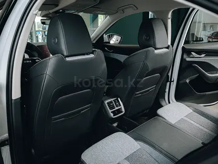 Skoda Octavia Essence 2026 года за 15 990 000 тг. в Алматы – фото 17