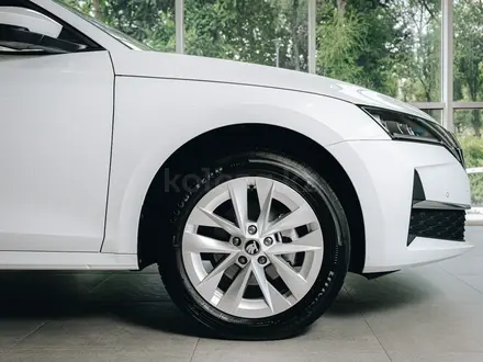 Skoda Octavia Essence 2026 года за 15 990 000 тг. в Алматы – фото 18