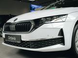 Skoda Octavia Essence 2026 года за 15 990 000 тг. в Алматы – фото 2