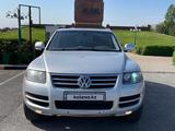 Volkswagen Touareg 2007 года за 6 900 000 тг. в Шымкент – фото 2