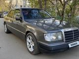 Mercedes-Benz E 220 1993 года за 2 100 000 тг. в Кокшетау – фото 2