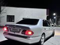 Mercedes-Benz E 320 1998 года за 4 200 000 тг. в Шымкент – фото 3