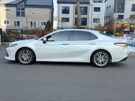 Toyota Camry 2017 года за 14 500 000 тг. в Алматы – фото 10