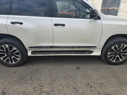 Молдинги на двери Тойота Прадо 150 за 45 000 тг. в Актобе – фото 2