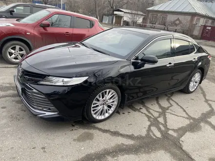 Toyota Camry 2018 года за 13 900 000 тг. в Астана – фото 4