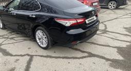 Toyota Camry 2018 года за 15 200 000 тг. в Астана – фото 3