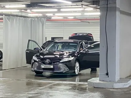 Toyota Camry 2018 года за 13 900 000 тг. в Астана – фото 9