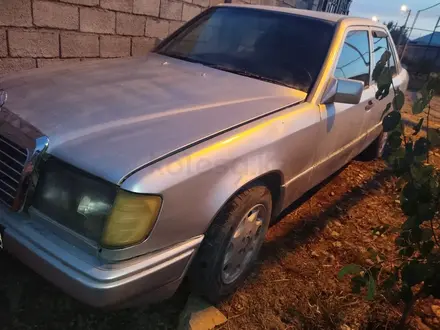 Mercedes-Benz E 260 1990 года за 1 000 000 тг. в Тараз – фото 2