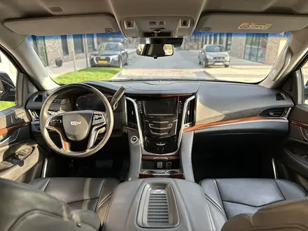 Cadillac Escalade 2019 года за 40 000 000 тг. в Алматы – фото 23