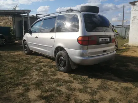 Volkswagen Sharan 1996 года за 2 000 000 тг. в Актобе – фото 2