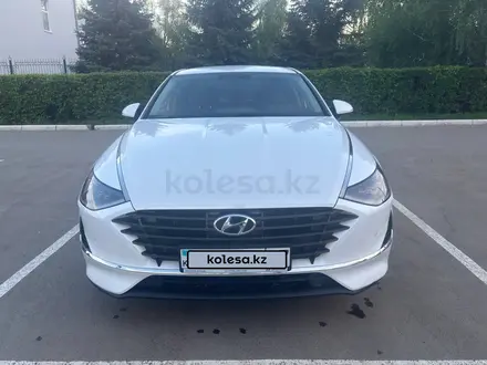 Hyundai Sonata 2022 года за 11 500 000 тг. в Уральск – фото 2