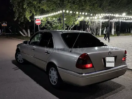 Mercedes-Benz C 220 1995 года за 2 300 000 тг. в Караганда – фото 2