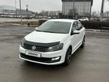 Volkswagen Polo 2018 года за 5 550 000 тг. в Уральск – фото 2