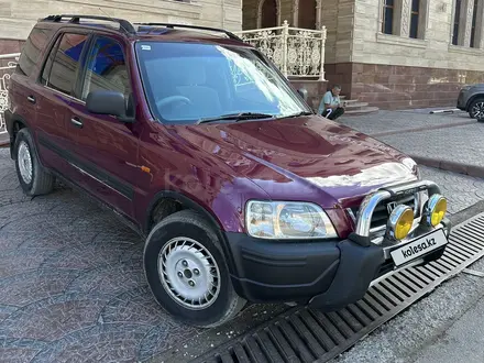 Honda CR-V 1998 года за 3 000 000 тг. в Алматы – фото 2