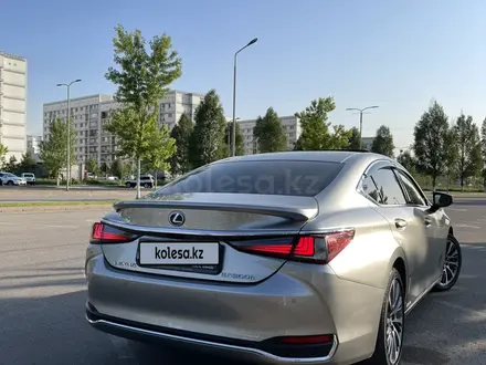 Lexus ES 300h 2020 года за 22 500 000 тг. в Алматы – фото 6