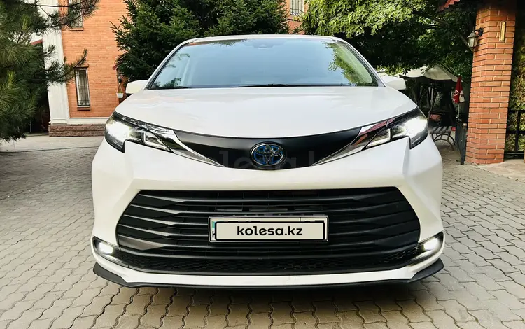 Toyota Sienna 2021 года за 23 300 000 тг. в Алматы