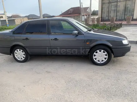 Volkswagen Passat 1995 года за 1 800 000 тг. в Кентау – фото 3