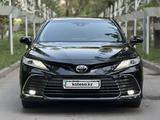Toyota Camry 2023 года за 16 950 000 тг. в Алматы – фото 2