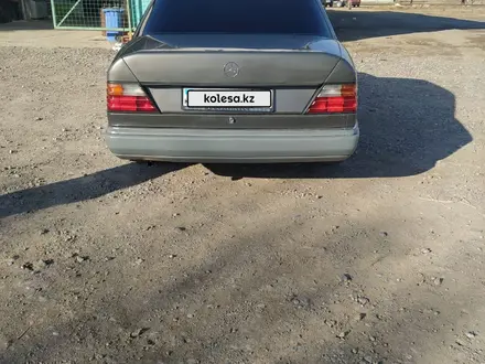 Mercedes-Benz E 230 1993 года за 1 800 000 тг. в Чунджа – фото 2