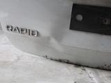 Крышка багажника skoda Rapid за 80 000 тг. в Караганда – фото 2