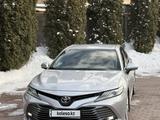 Toyota Camry 2018 года за 14 000 000 тг. в Алматы – фото 3