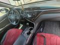 Toyota Camry 2018 годаүшін11 500 000 тг. в Астана – фото 9