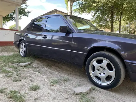 Mercedes-Benz E 220 1993 года за 2 500 000 тг. в Туркестан