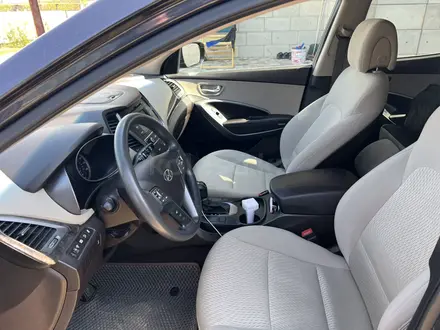 Hyundai Santa Fe 2018 года за 6 000 000 тг. в Актобе – фото 16