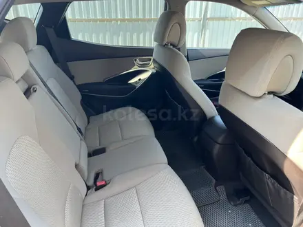 Hyundai Santa Fe 2018 года за 6 000 000 тг. в Актобе – фото 17