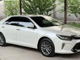 Toyota Camry 2017 года за 13 500 000 тг. в Шымкент – фото 2