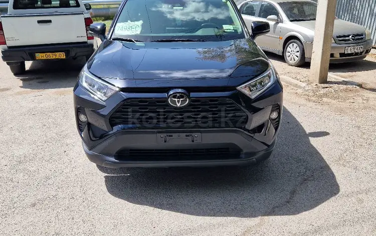 Toyota RAV4 2019 года за 14 000 000 тг. в Атырау
