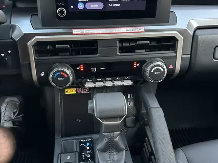Toyota Tacoma 2025 года за 28 800 000 тг. в Алматы – фото 17