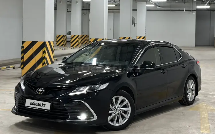 Toyota Camry 2023 года за 16 250 000 тг. в Астана