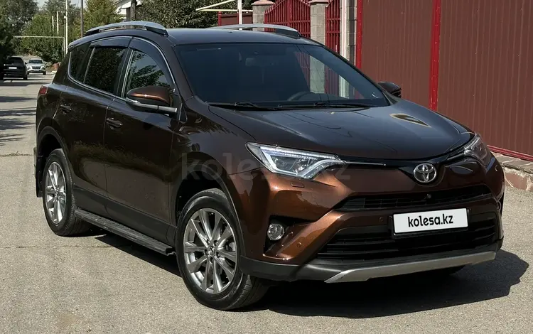 Toyota RAV4 2016 годаfor11 800 000 тг. в Алматы