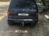 Mercedes-Benz ML 320 2000 года за 3 600 000 тг. в Жезказган – фото 3