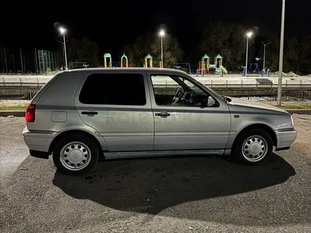 Volkswagen Golf 1996 года за 1 900 000 тг. в Есик – фото 14