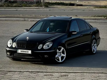 Mercedes-Benz E 500 2004 года за 7 800 000 тг. в Жанаозен