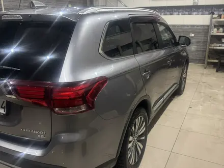 Mitsubishi Outlander 2019 года за 11 500 000 тг. в Актобе